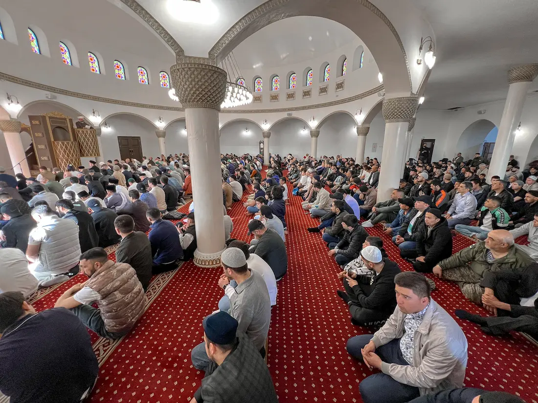 أقيمت عطلة عيد الفطر الكبير في مسجد كاتدرائية كييف “الرحمة”